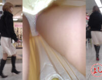 【パンチラえろ画像】顔出し全身有り。プロのパンティ盗撮師が女の子の勝負パンツを撮るために街中で逆さ撮りｗｗｗ